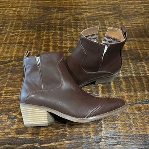 Code West Brown Western style ankle Boots 7.5